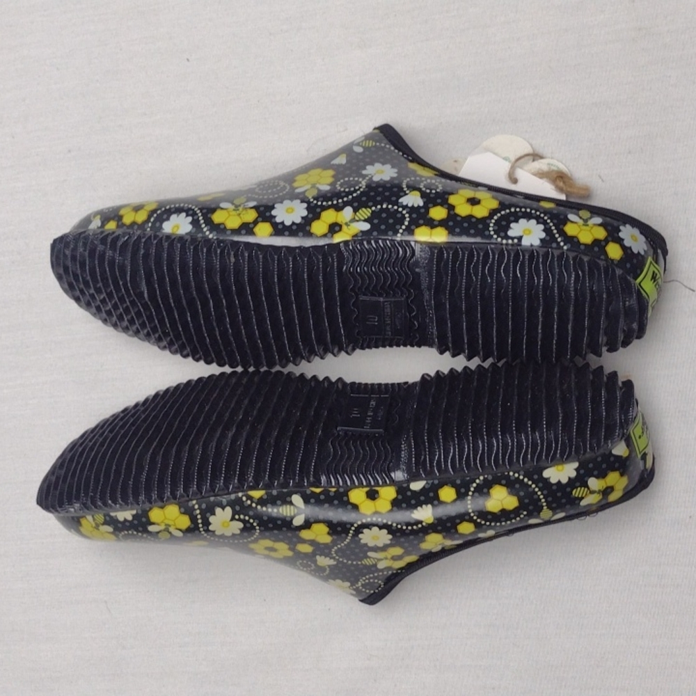 Western Chief slip on bee print shoe - Picture 4 of 4